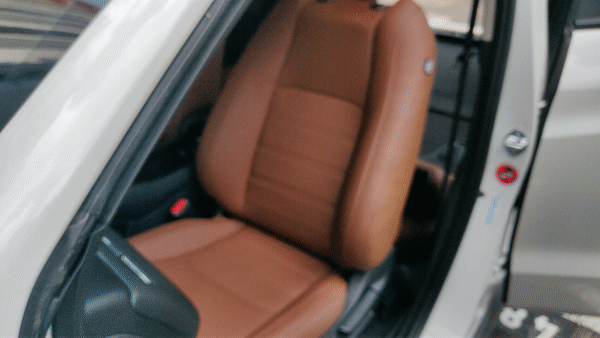 Lowering of the Front Seats Lowering of the Front Seats